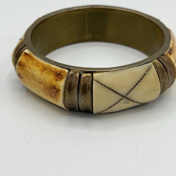 Stone Brass Women’s Cuff Bracelet Ivory Tone Slip On Boho Peasant Nature - Picture 3 of 13